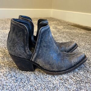Ariat Women's Ankle Boots in Distressed Black